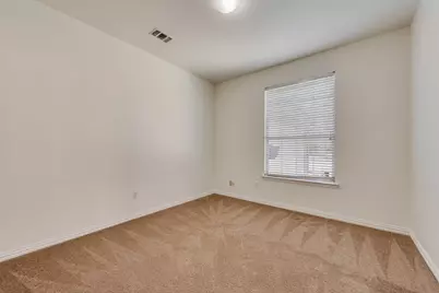 515 Suffolk Drive, Grand Prairie, TX 75052 - Photo 13