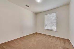515 Suffolk Dr, Grand Prairie, TX 75052 - Photo 13