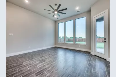 139 Lakeview Circle, Pilot Point, TX 76258 - Photo 5
