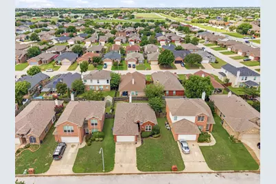 10621 Cloisters Drive, Fort Worth, TX 76131 - Photo 3