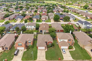 10621 Cloisters Dr, Fort Worth, TX 76131 - Photo 3