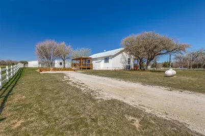 320 English Court, Springtown, TX 76082 - Photo 5