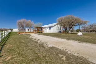 320 English Ct, Springtown, TX 76082 - Photo 5
