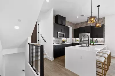 723 W 10th Street #109, Dallas, TX 75208 - Photo 5