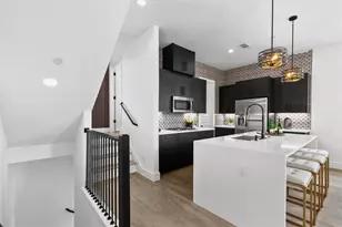 723 W 10th St, Dallas, TX 75208 - Photo 5