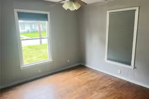 210 W Dexter St, Sherman, TX 75092 - Photo 9