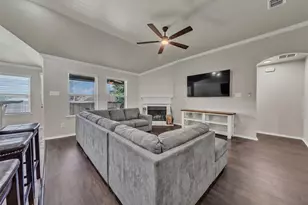 381 Coral Vine Ln, Burleson, TX 76028 - Photo 9
