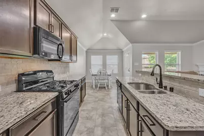 381 Coral Vine Lane, Burleson, TX 76028 - Photo 13