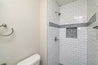 2726 Starcrest Lane, Farmers Branch, TX 75234 - Photo 19