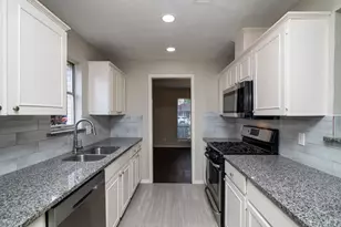 2726 Starcrest Ln, Farmers Branch, TX 75234 - Photo 9