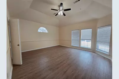5207 W Cove Way, Grand Prairie, TX 75052 - Photo 11
