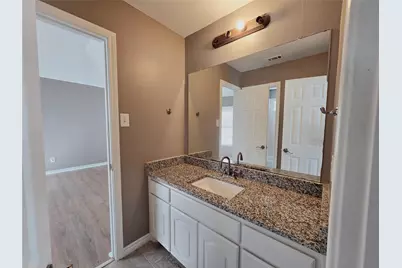 5207 W Cove Way, Grand Prairie, TX 75052 - Photo 21