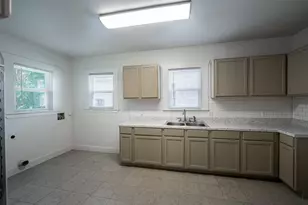 924 E Leuda St, Fort Worth, TX 76104 - Photo 11