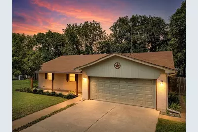 806 S Avenue O, Clifton, TX 76634 - Photo 1