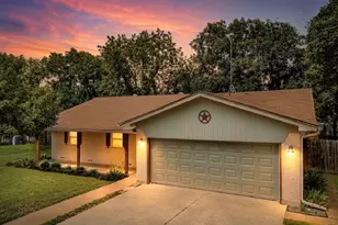 806 S Ave O, Clifton, TX 76634 - Photo 1