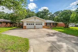 616 Post Oak Dr, Hurst, TX 76053 - Photo 1