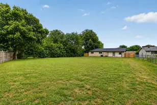 1547 Oakbrook St, Lancaster, TX 75134 - Photo 23