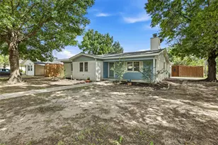 588 Pine St, Lewisville, TX 75057 - Photo 3