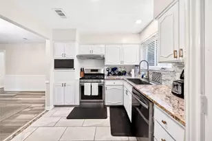 4016 Tacoma St, Irving, TX 75062 - Photo 9