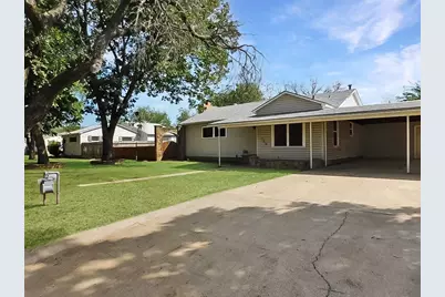 135 Summitt Avenue, Graham, TX 76450 - Photo 3