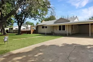135 Summitt Ave, Graham, TX 76450 - Photo 3