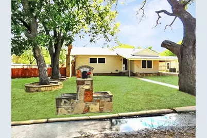 135 Summitt Avenue, Graham, TX 76450 - Photo 1