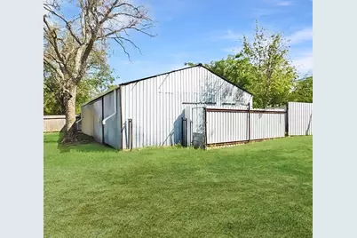 135 Summitt Avenue, Graham, TX 76450 - Photo 17