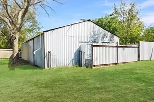 135 Summitt Ave, Graham, TX 76450 - Photo 17