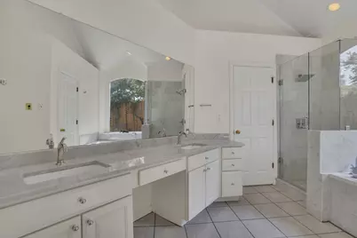 2630 Lakeforest Court, Dallas, TX 75214 - Photo 13