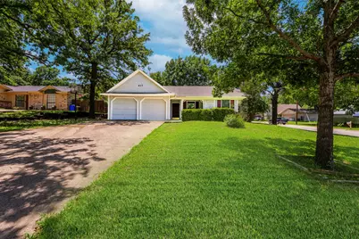 617 Rolling Ridge Court, Azle, TX 76020 - Photo 1