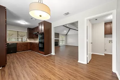 2811 Valparaiso Trail, Arlington, TX 76017 - Photo 9