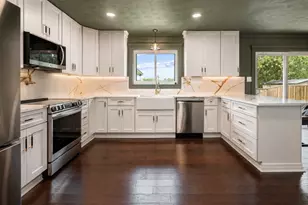 1289 S Waco St, Van Alstyne, TX 75495 - Photo 11