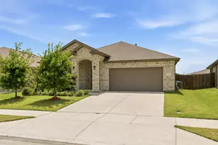 513 Frenchpark Dr, Fort Worth, TX 76052 - Photo 5
