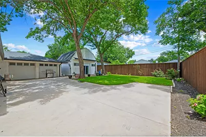 2129 Goerte Drive, Grand Prairie, TX 75051 - Photo 27