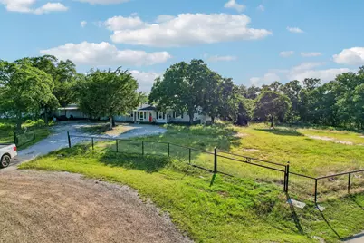 128 Gunnison Court, Azle, TX 76020 - Photo 29