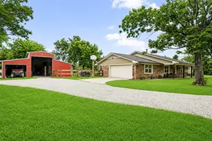 336 Meadows Estate St, Tom Bean, TX 75491 - Photo 3