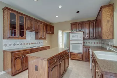 224 Heatherwood Drive, Irving, TX 75063 - Photo 11