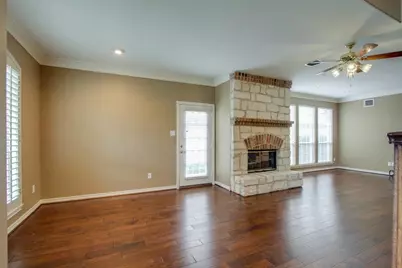 224 Heatherwood Drive, Irving, TX 75063 - Photo 5