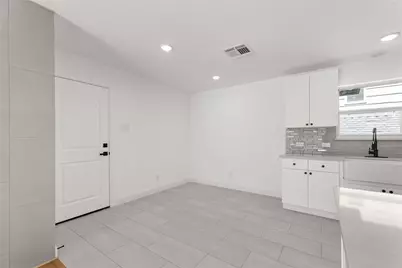 10236 Mapleridge Drive, Dallas, TX 75238 - Photo 9