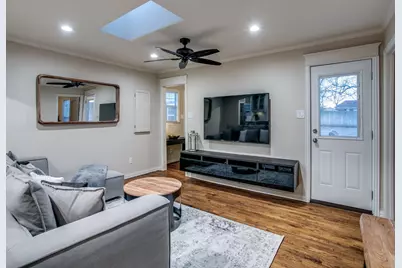 610 E Texas Street, Grapevine, TX 76051 - Photo 3