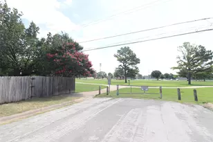 600 Livingston Dr, Hurst, TX 76053 - Photo 23