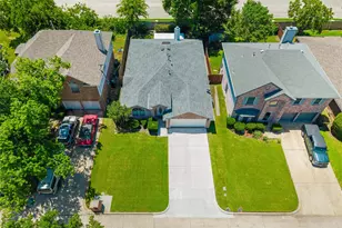 1209 Secretariat Dr, Grand Prairie, TX 75052 - Photo 29