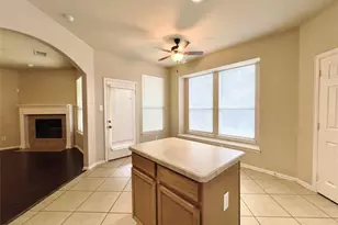 552 Kerry St, Crowley, TX 76036 - Photo 7
