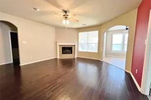 552 Kerry St, Crowley, TX 76036 - Photo 5