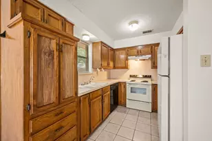 320 W Congress St, Denton, TX 76201 - Photo 11