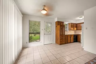 320 W Congress St, Denton, TX 76201 - Photo 9