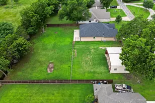 1004 E Main St, Tioga, TX 76271 - Photo 31