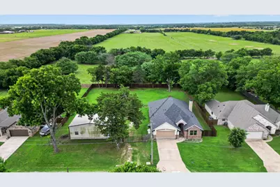 1004 E Main Street, Tioga, TX 76271 - Photo 33