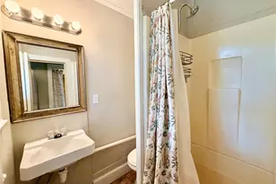 1004 Gregg St, Denton, TX 76201 - Photo 9