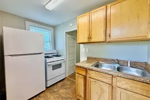 1004 Gregg St, Denton, TX 76201 - Photo 3